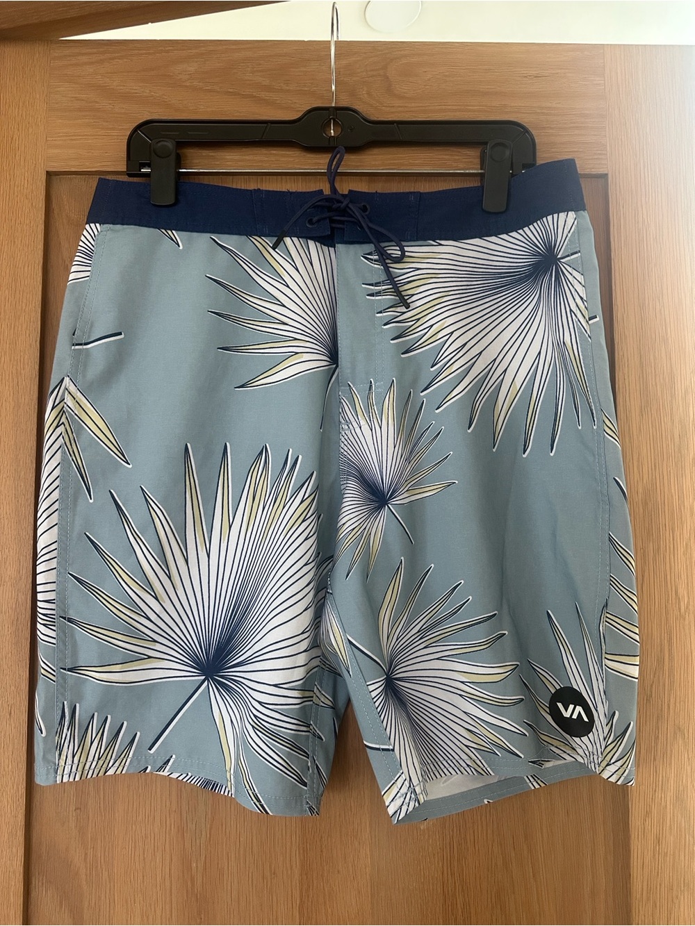 RVCA 20” Blue Palm Boardshorts Size 33